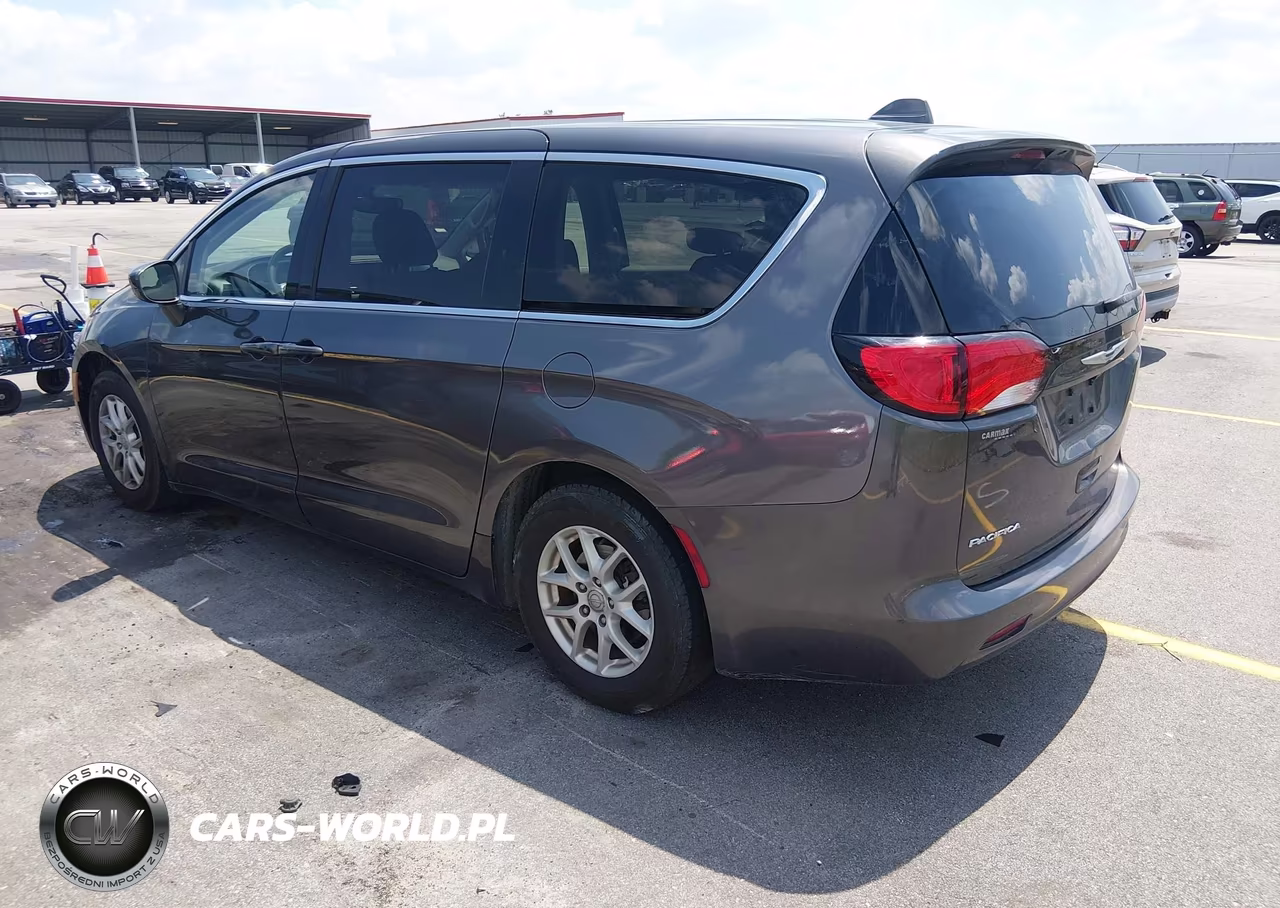 2017 Chrysler Pacifica Touring VIN:2C4RC1DG4HR512986 - 3