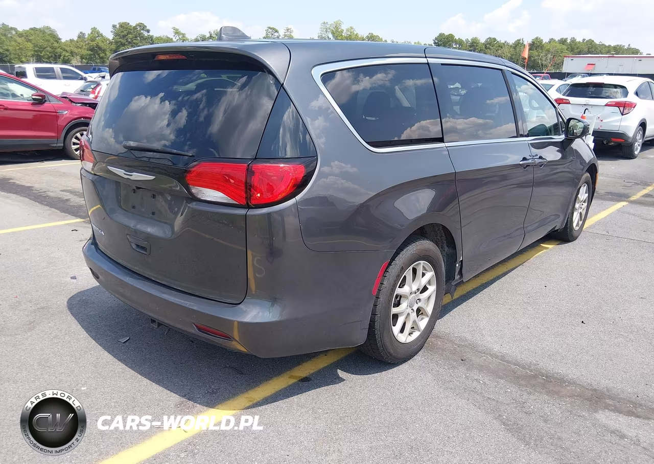 2017 Chrysler Pacifica Touring VIN:2C4RC1DG4HR512986 - 4