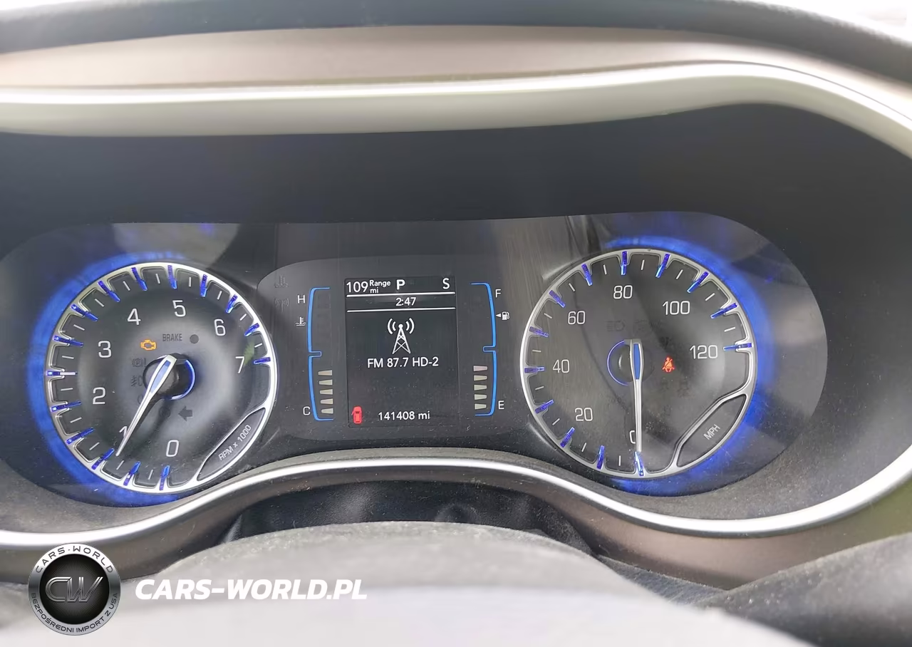2017 Chrysler Pacifica Touring VIN:2C4RC1DG4HR512986 - 7