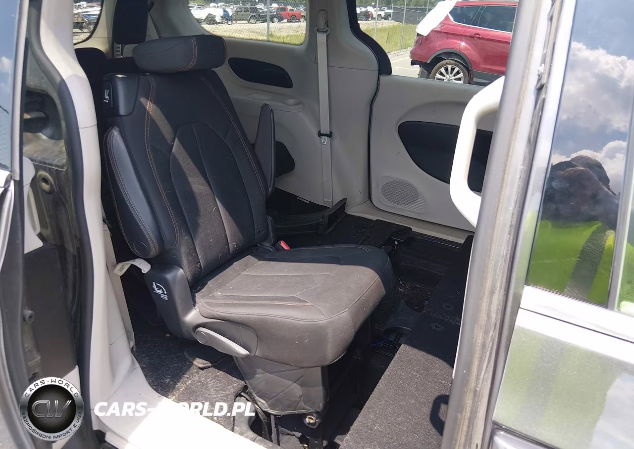 2017 Chrysler Pacifica Touring VIN:2C4RC1DG4HR512986 - 8