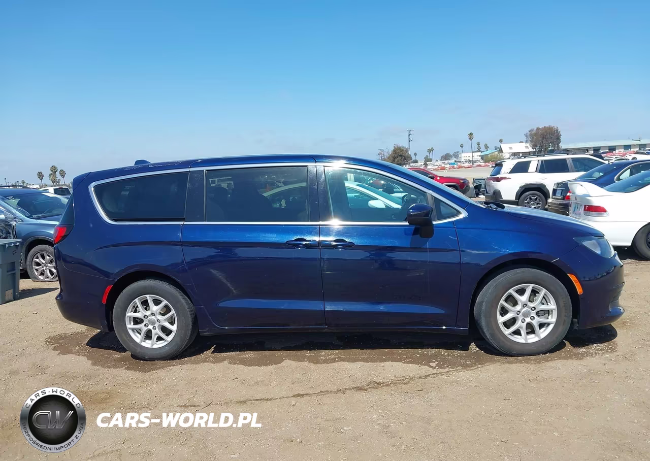 2017 Chrysler Pacifica Touring VIN:2C4RC1DG3HR756693 - 13