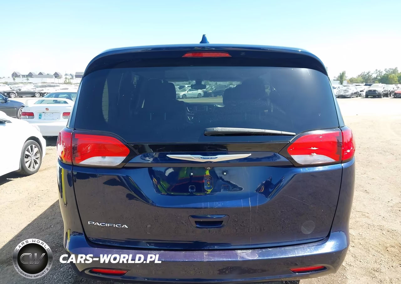 2017 Chrysler Pacifica Touring VIN:2C4RC1DG3HR756693 - 16