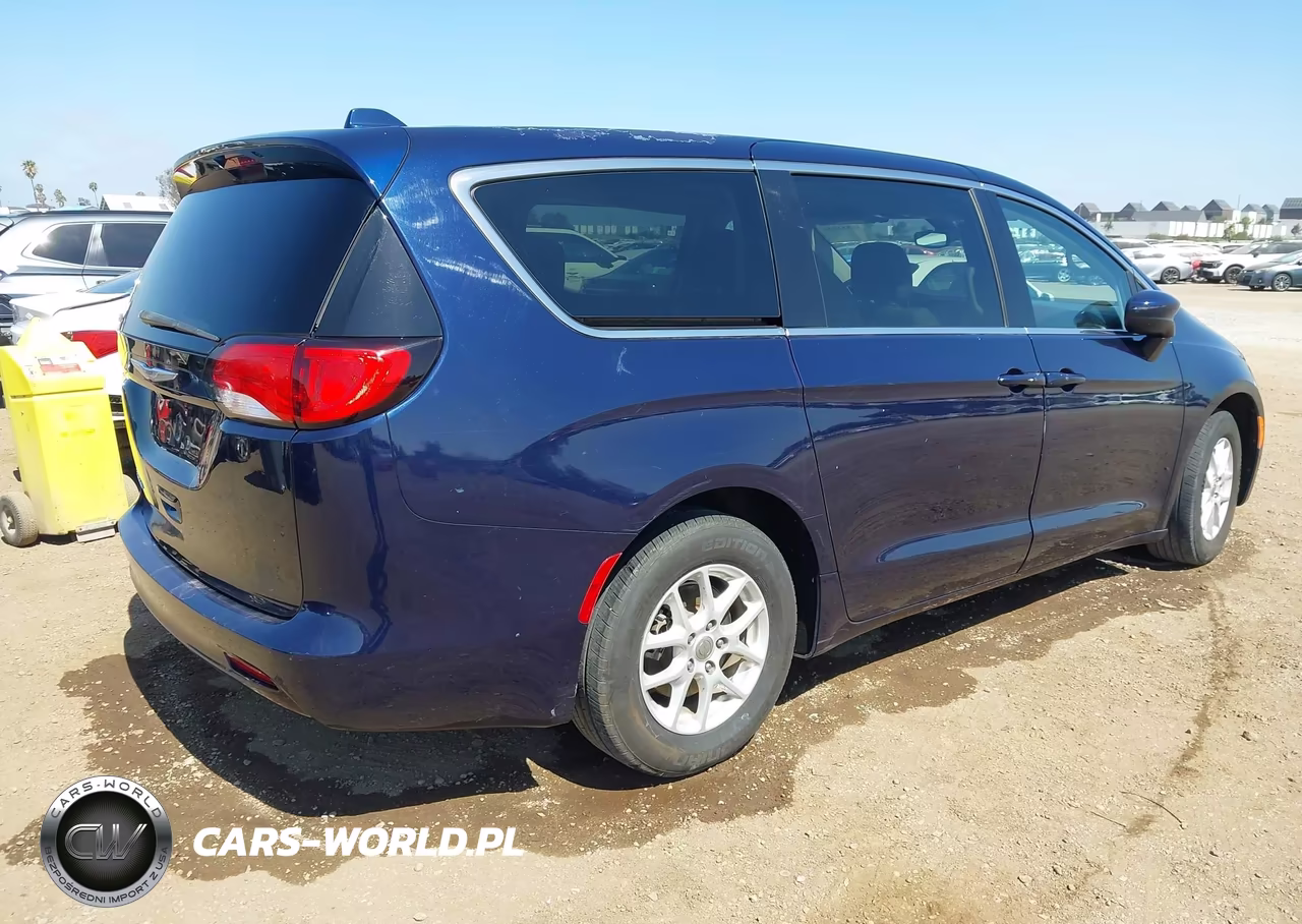 2017 Chrysler Pacifica Touring VIN:2C4RC1DG3HR756693 - 4