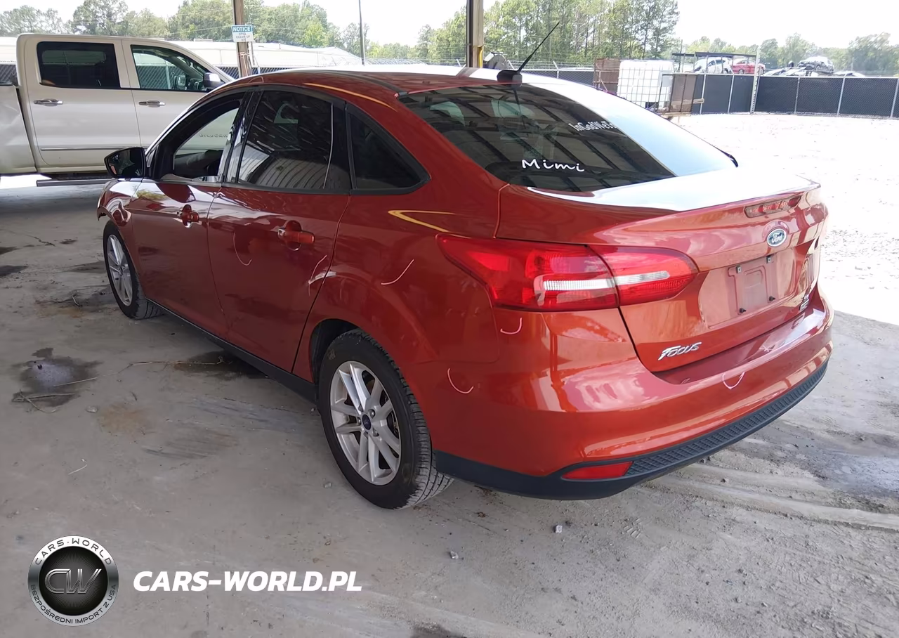 2018 Ford Focus Se VIN:1FADP3FE4JL256438 - 3