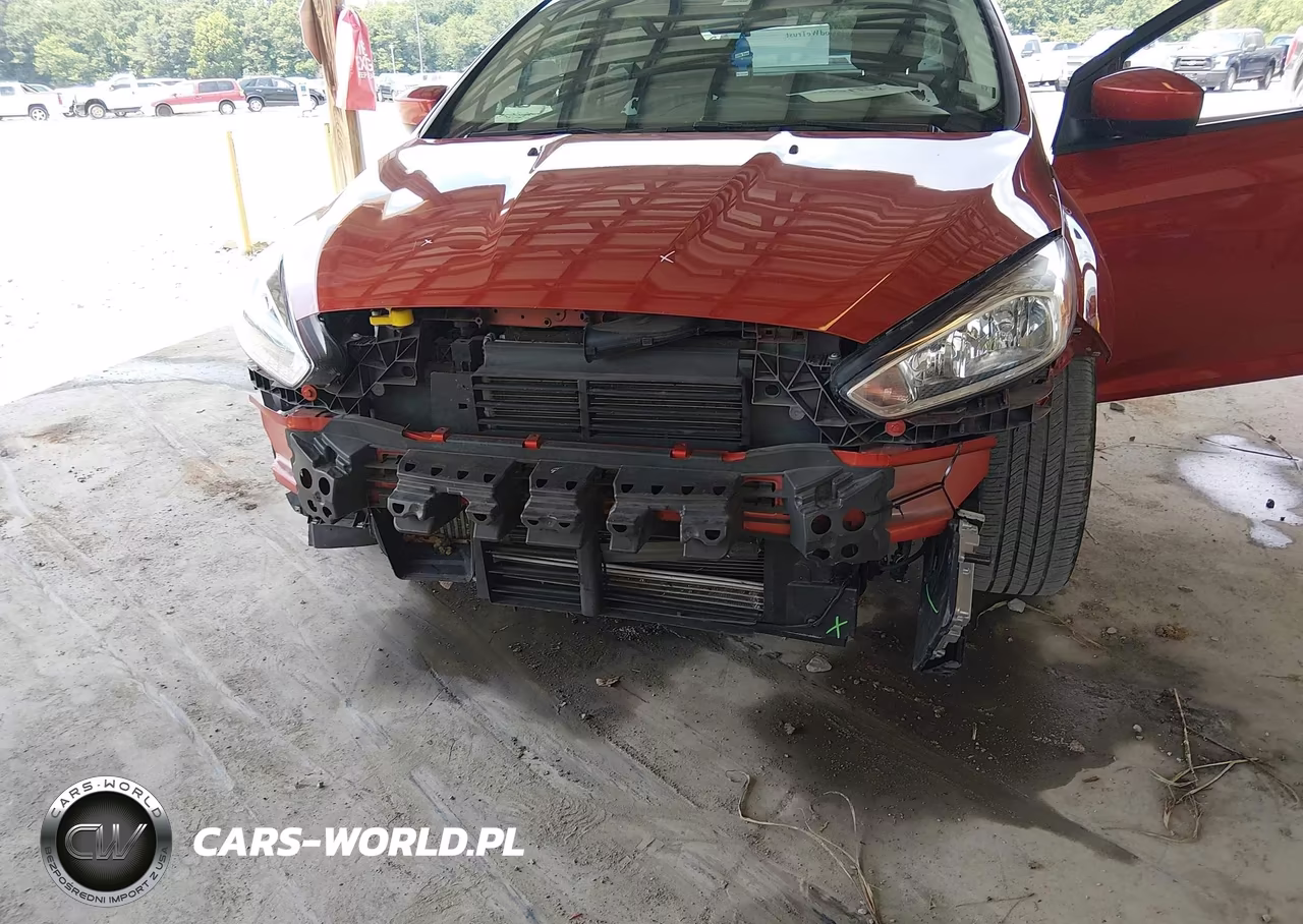 2018 Ford Focus Se VIN:1FADP3FE4JL256438 - 6