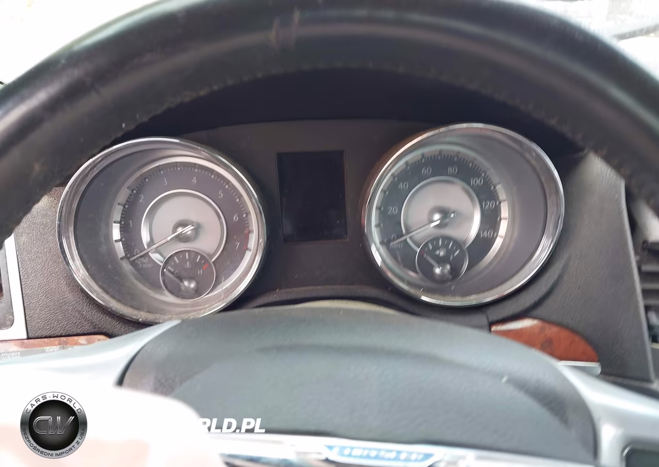 2014 Chrysler 300 VIN:2C3CCARG2EH220192 - 16