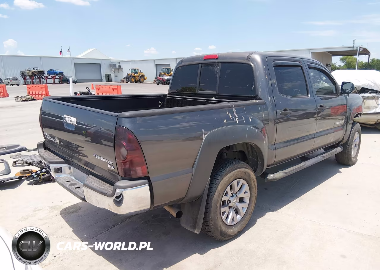 2013 Toyota Tacoma Prerunner V6 VIN:5TFJU4GN0DX032820 - 4