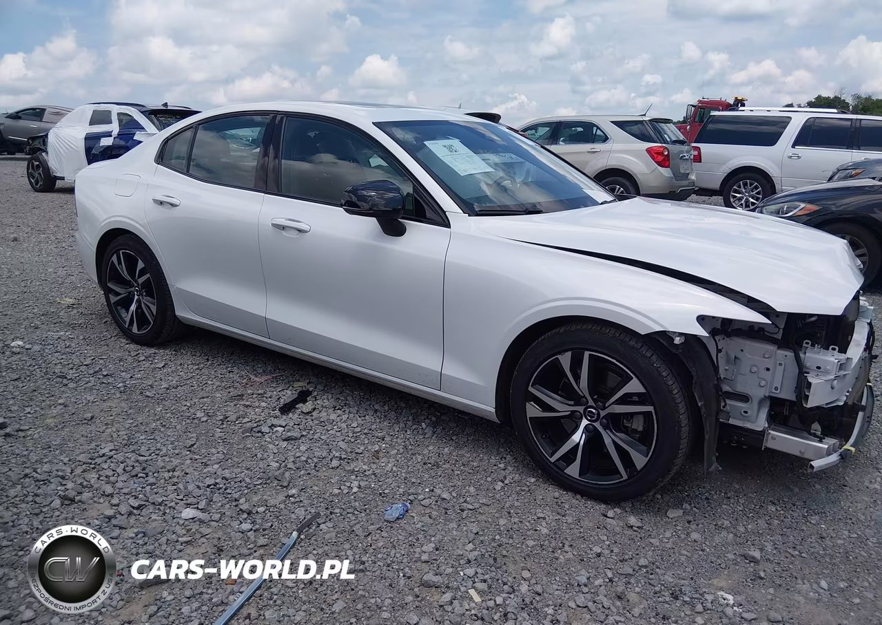 2024 Volvo S60 B5 Core Dark Theme – zdjęcie 1 z 19