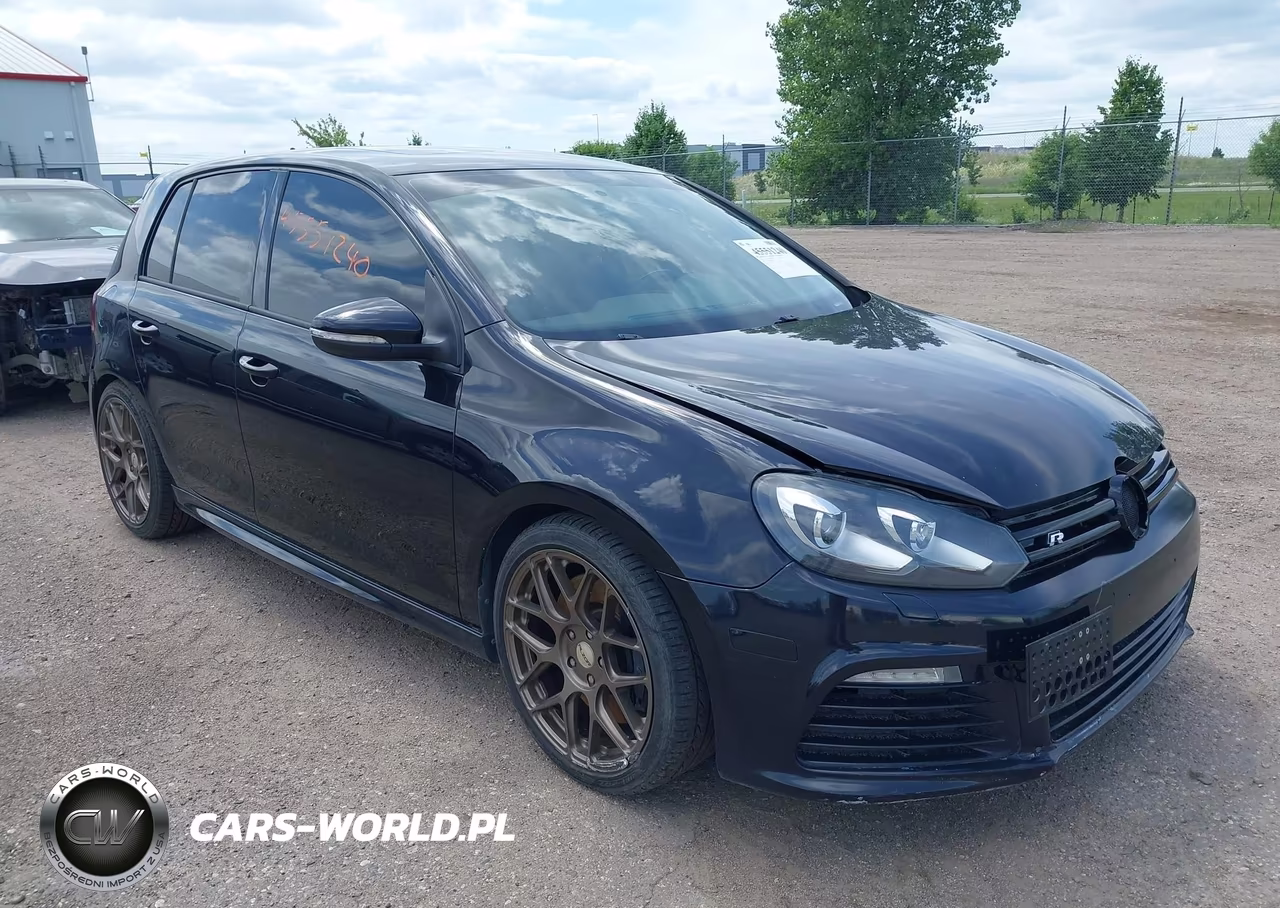 2013 Volkswagen Golf R 4-Door