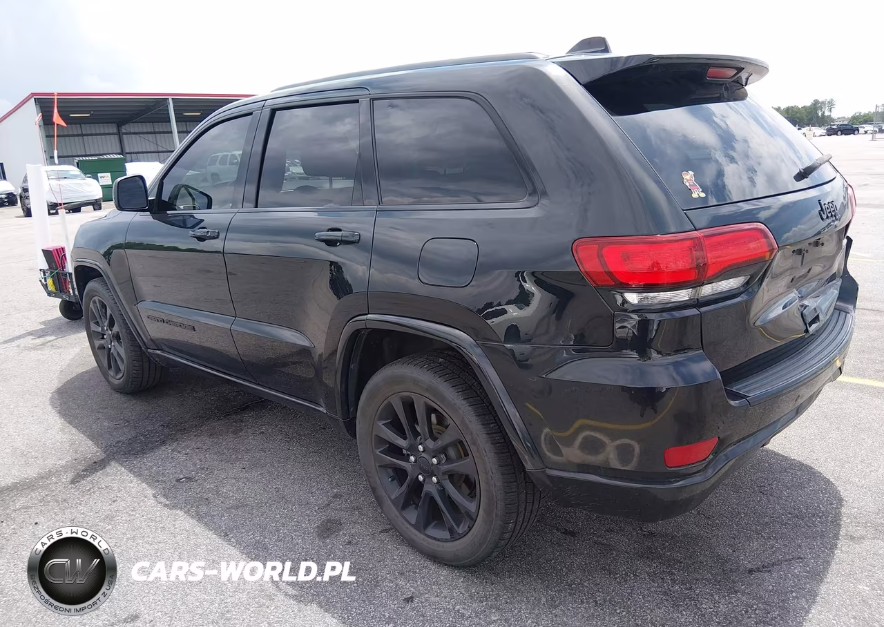 2018 Jeep Grand Cherokee Altitude 4X2 VIN:1C4RJEAG4JC168415 - 3