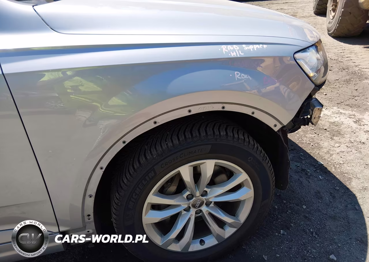 2017 Audi Q7 3.0T Premium VIN:WA1LAAF70HD047239 - 6