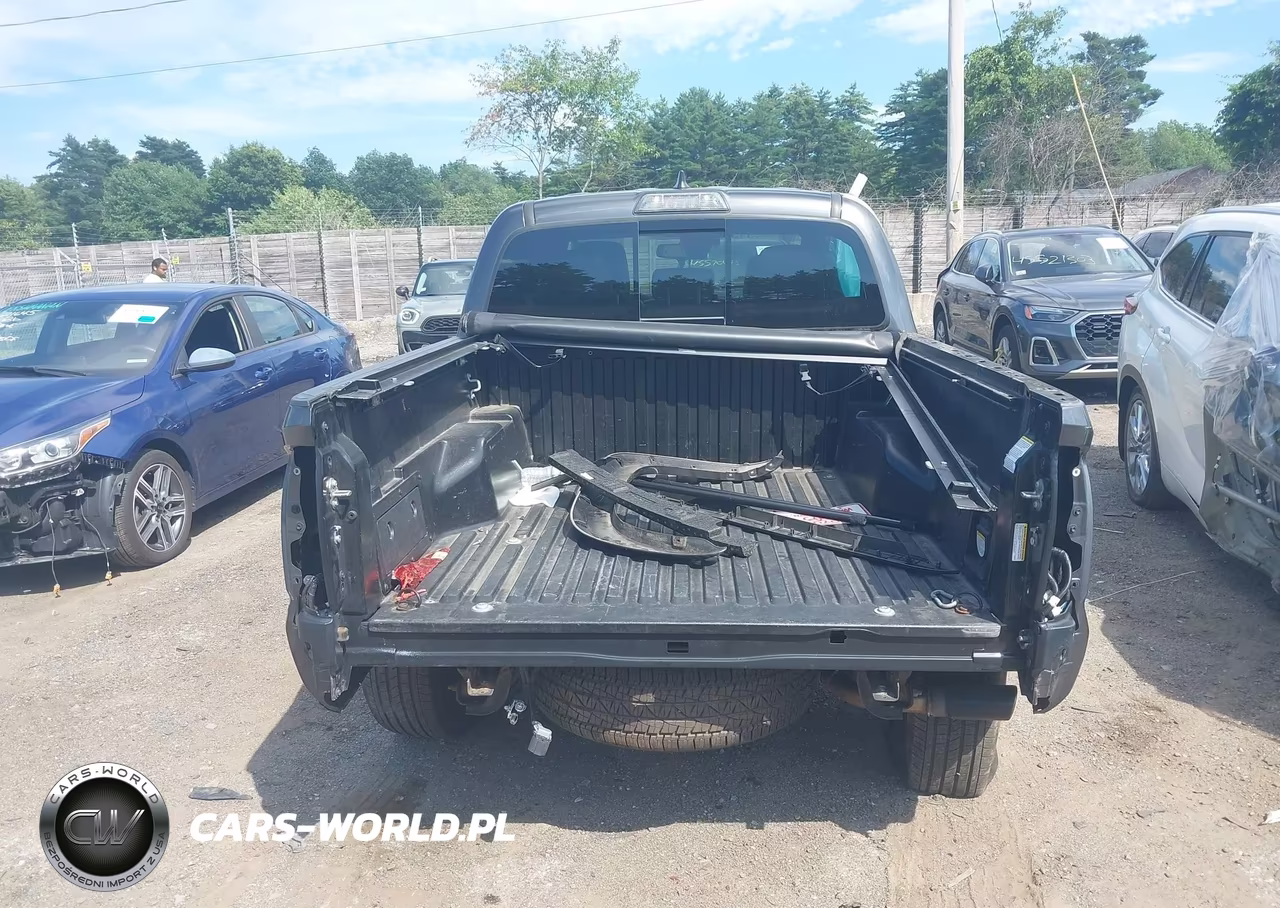 2018 Toyota Tacoma Trd Sport VIN:3TMCZ5AN8JM167716 - 16