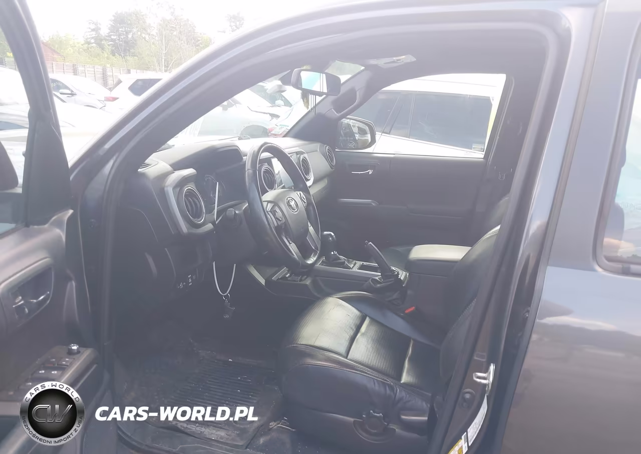 2018 Toyota Tacoma Trd Sport VIN:3TMCZ5AN8JM167716 - 5
