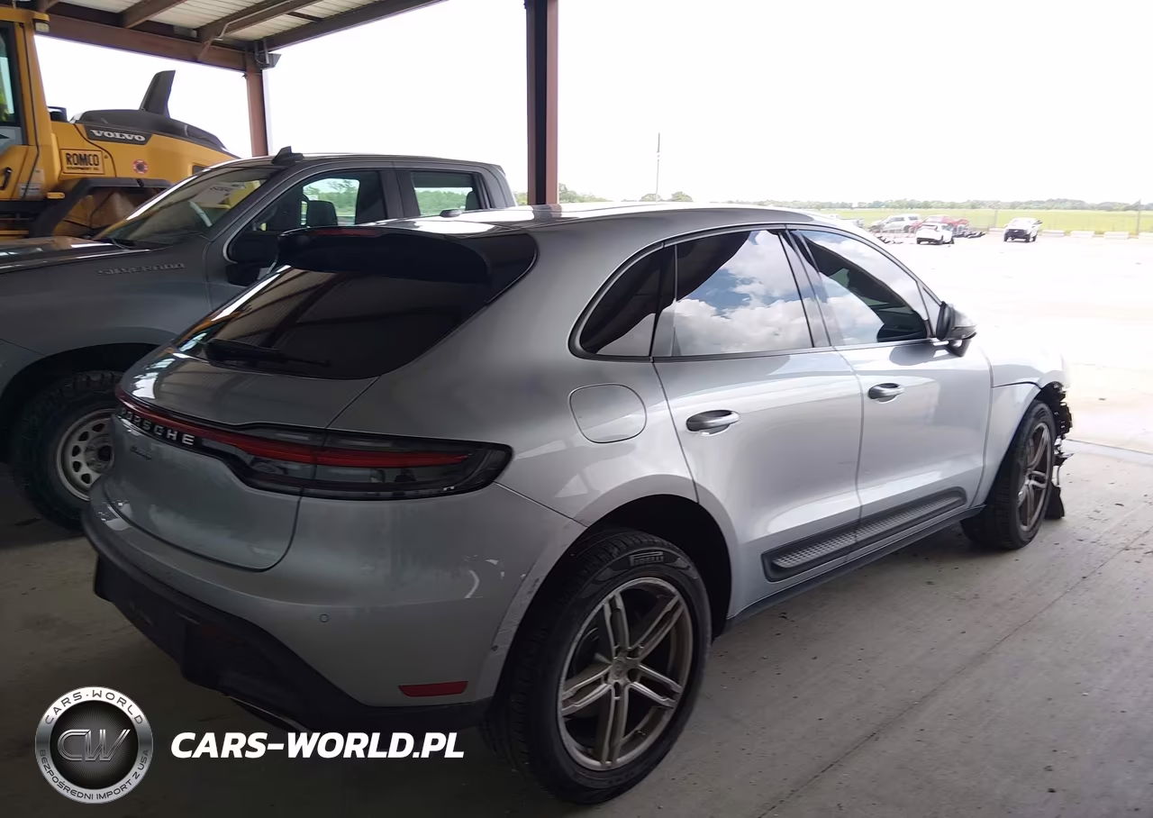 2023 Porsche Macan T VIN:WP1AA2A58PLB12785 - 4