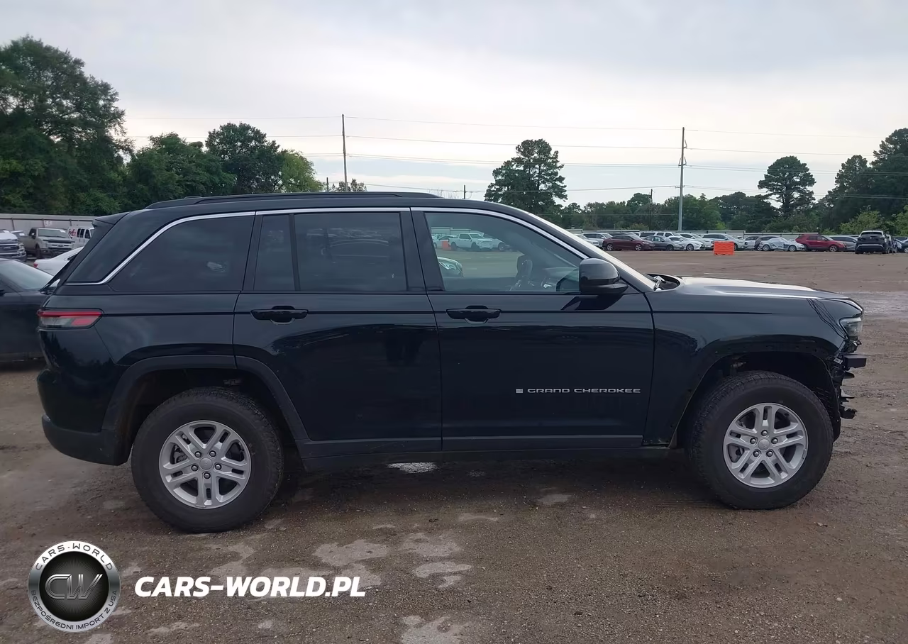 2025 Jeep Grand Cherokee Laredo 4X4 VIN:1C4RJHAG2SC304334 - 14