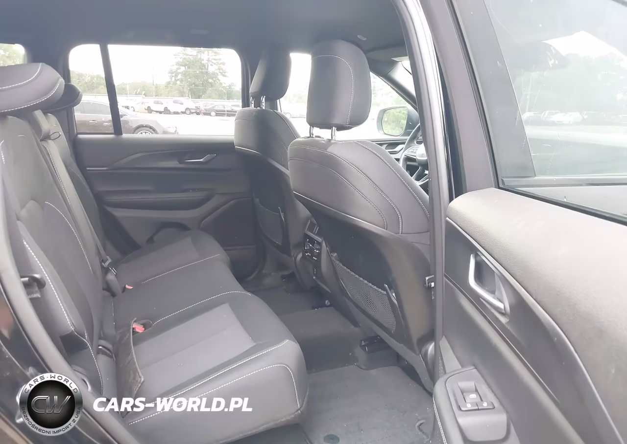 2025 Jeep Grand Cherokee Laredo 4X4 VIN:1C4RJHAG2SC304334 - 8