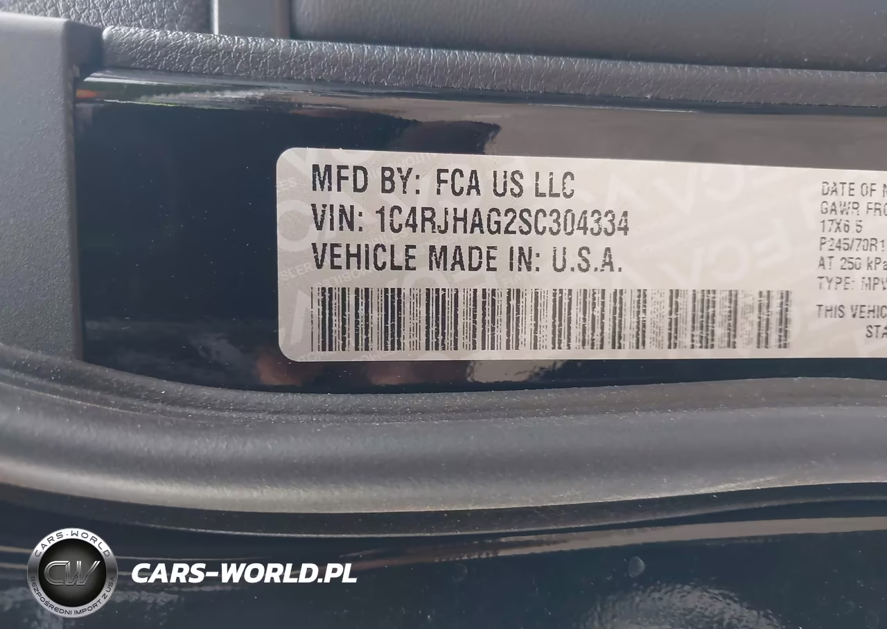 2025 Jeep Grand Cherokee Laredo 4X4 VIN:1C4RJHAG2SC304334 - 9
