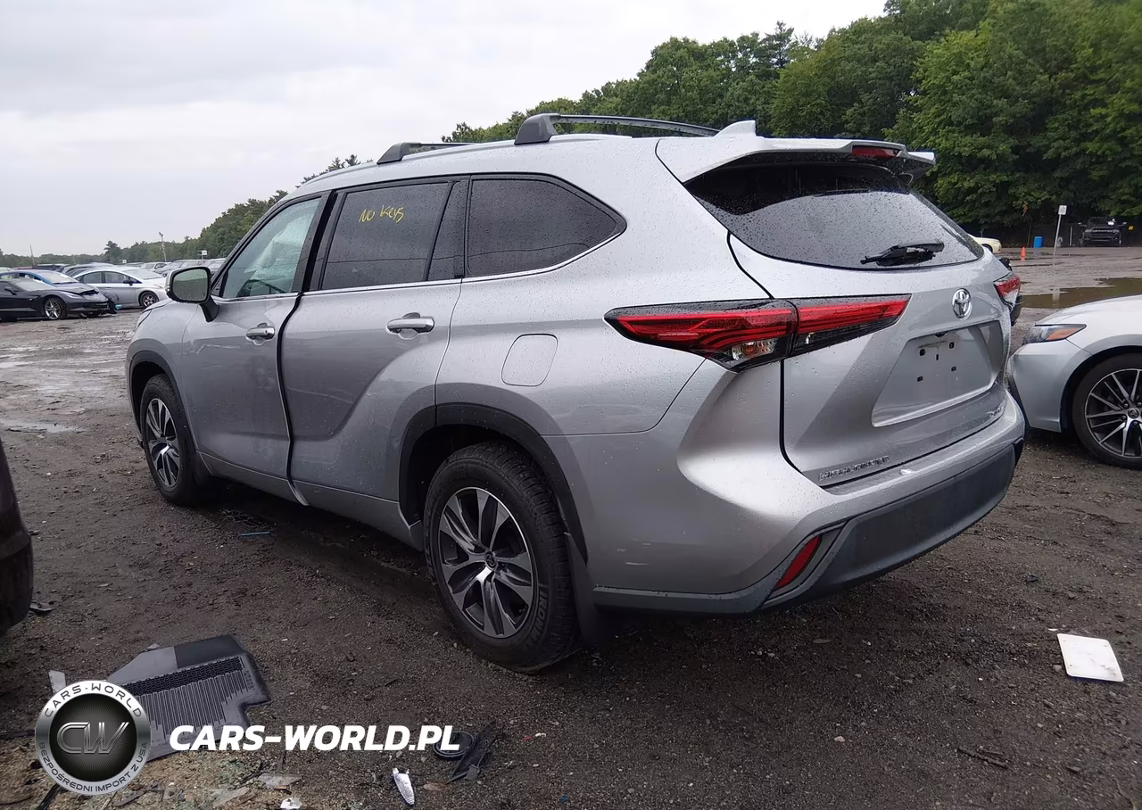 2022 Toyota Highlander Xle VIN:5TDGZRBH8NS166122 - 3