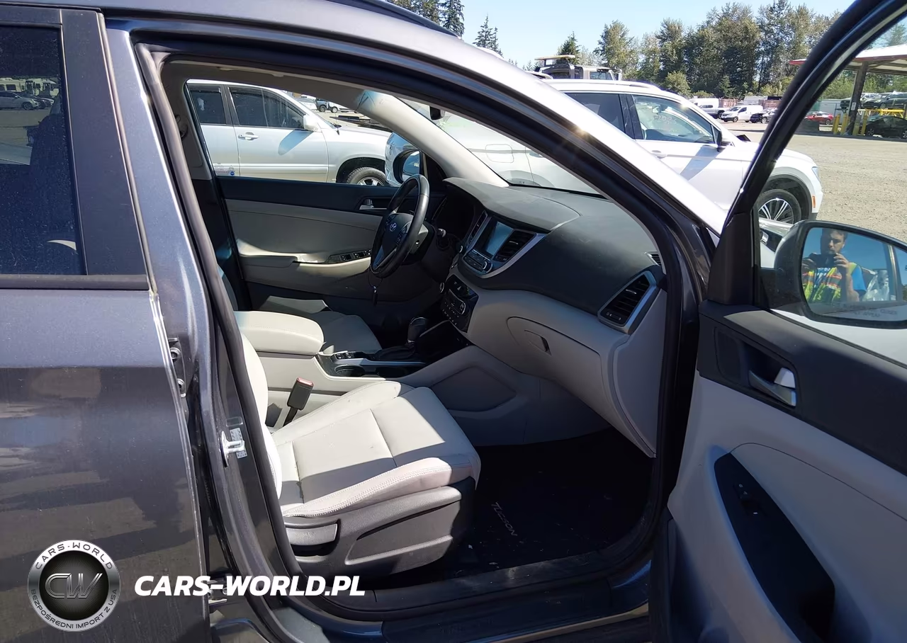 2018 Hyundai Tucson Value VIN:KM8J3CA20JU744328 - 5
