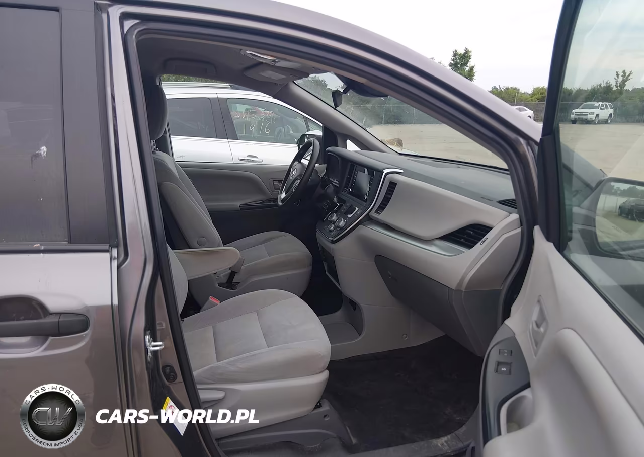 2019 Toyota Sienna L 7 Passenger VIN:5TDZZ3DC1KS012693 - 5