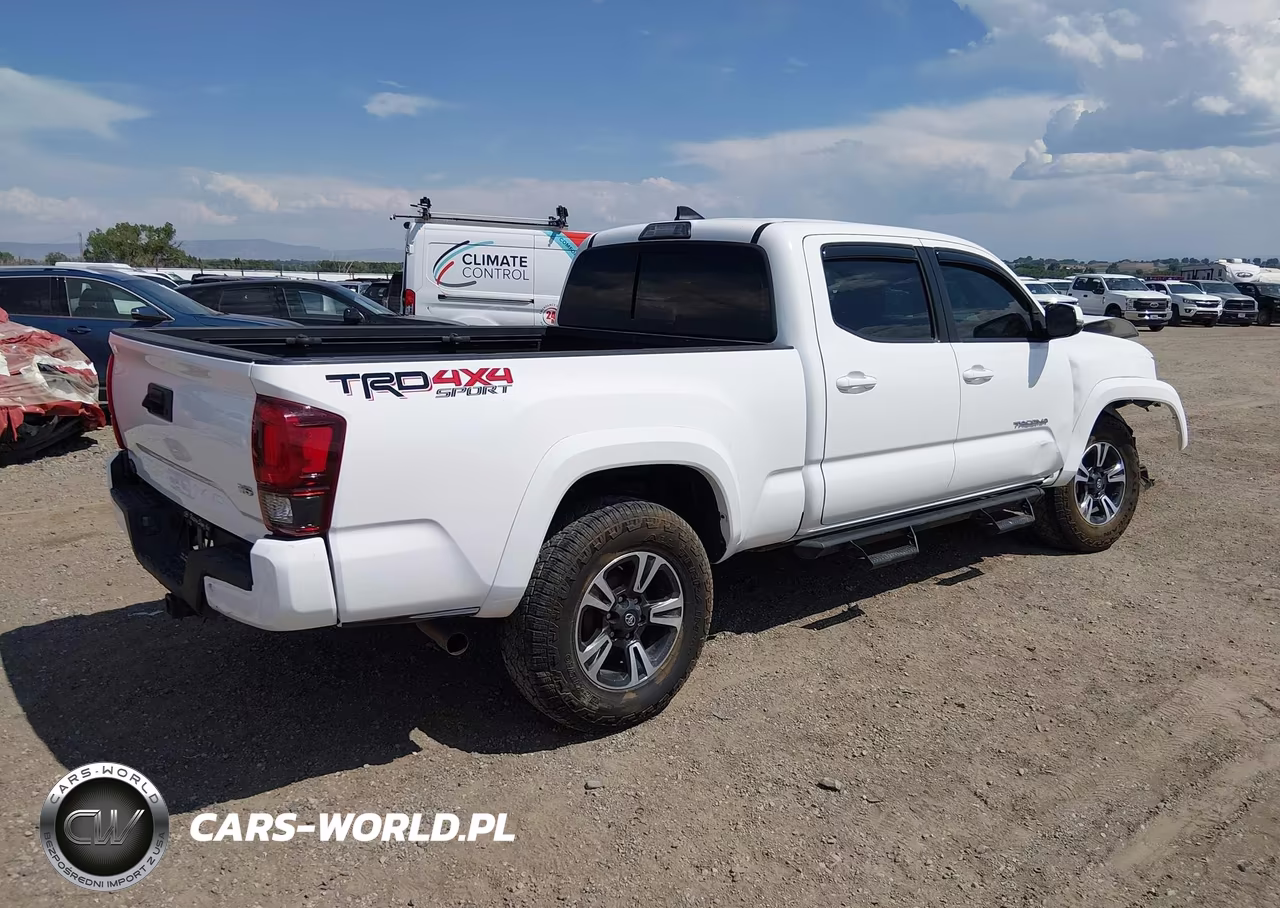 2018 Toyota Tacoma Trd Sport VIN:3TMDZ5BN4JM053988 - 4