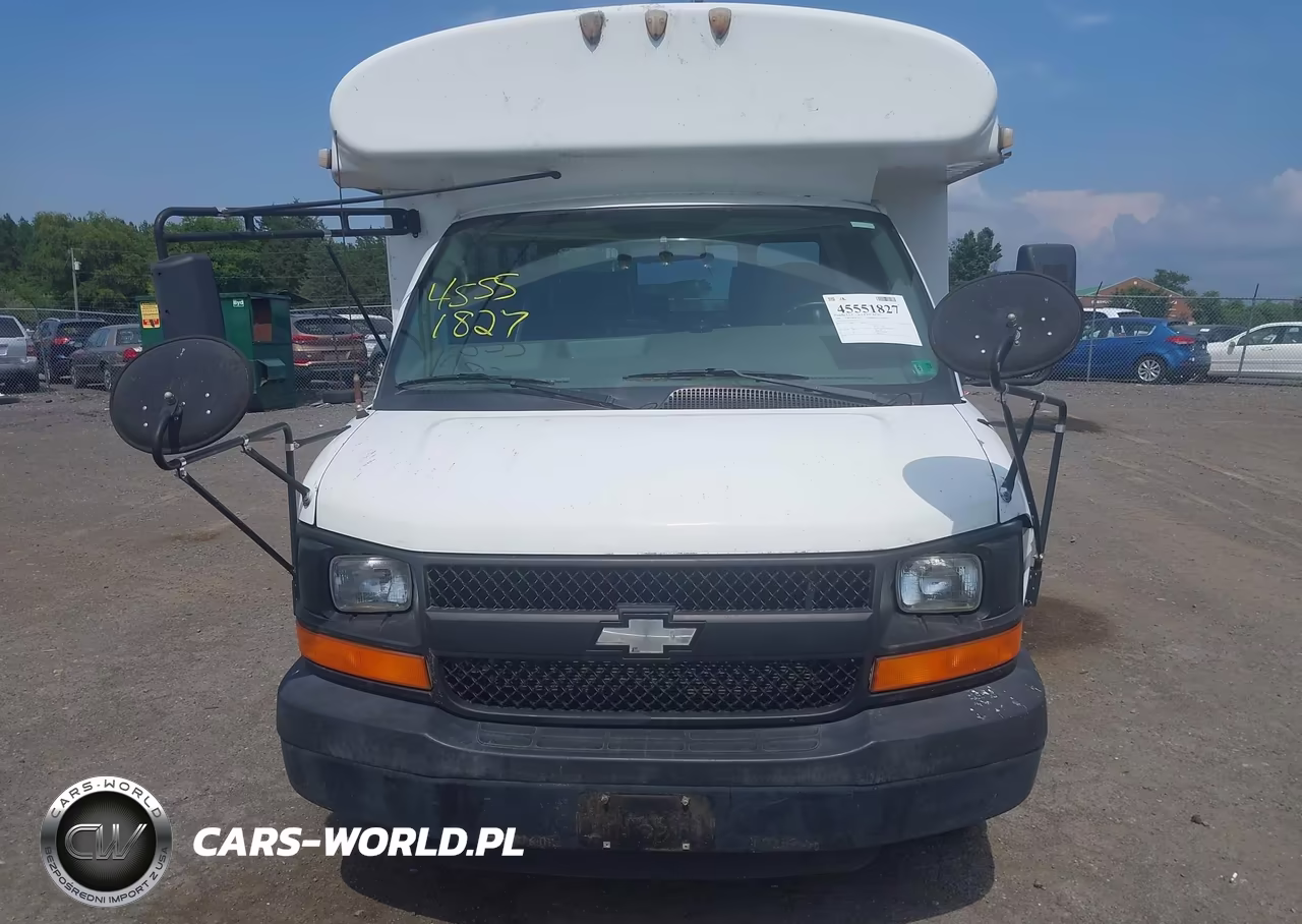 2006 Chevrolet Express Cutaway Work Van VIN:1GBJG31U361187194 - 12