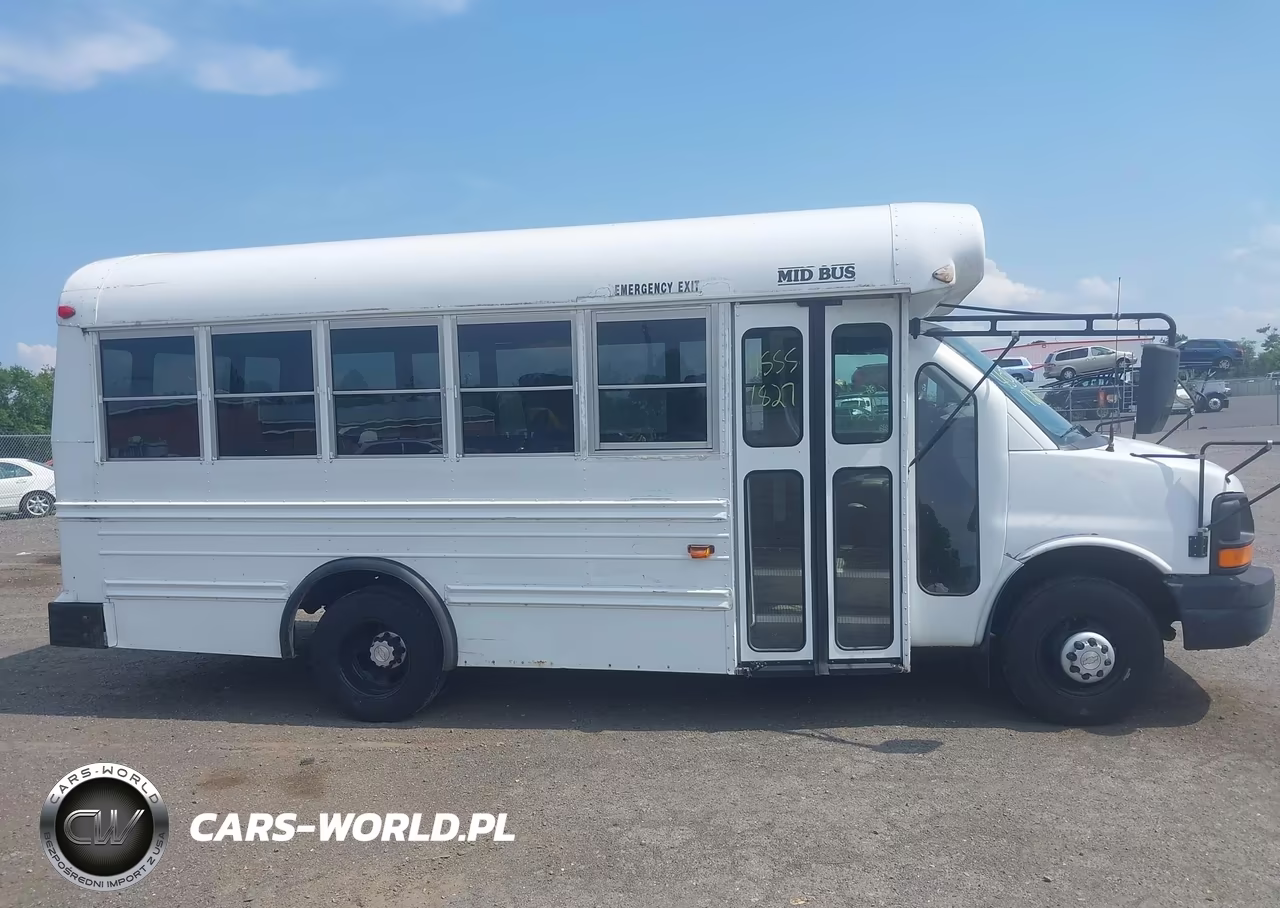 2006 Chevrolet Express Cutaway Work Van VIN:1GBJG31U361187194 - 13