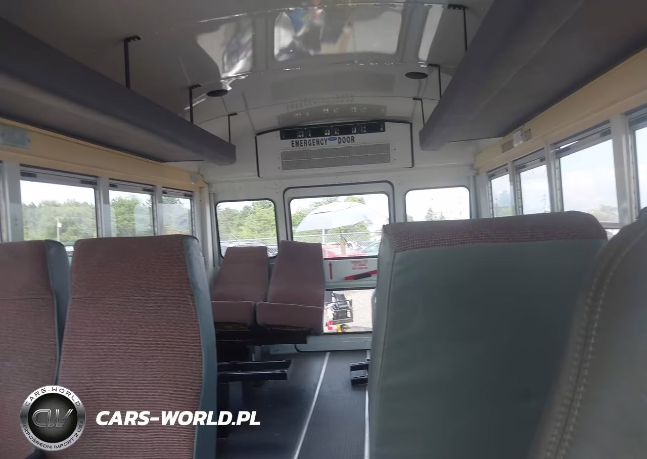 2006 Chevrolet Express Cutaway Work Van VIN:1GBJG31U361187194 - 6