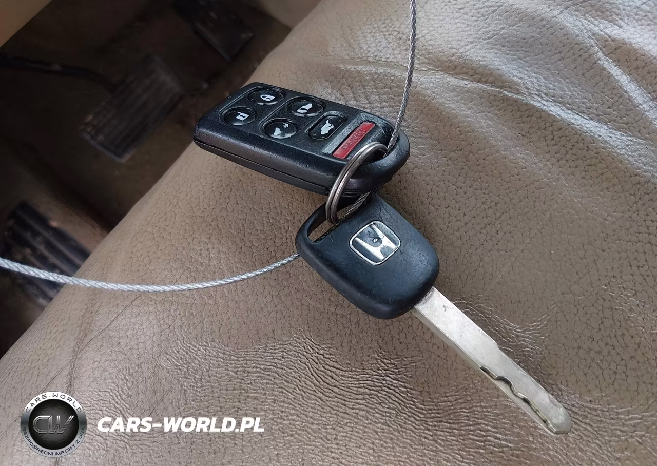 2010 Honda Odyssey Touring VIN:5FNRL3H96AB033820 - 11