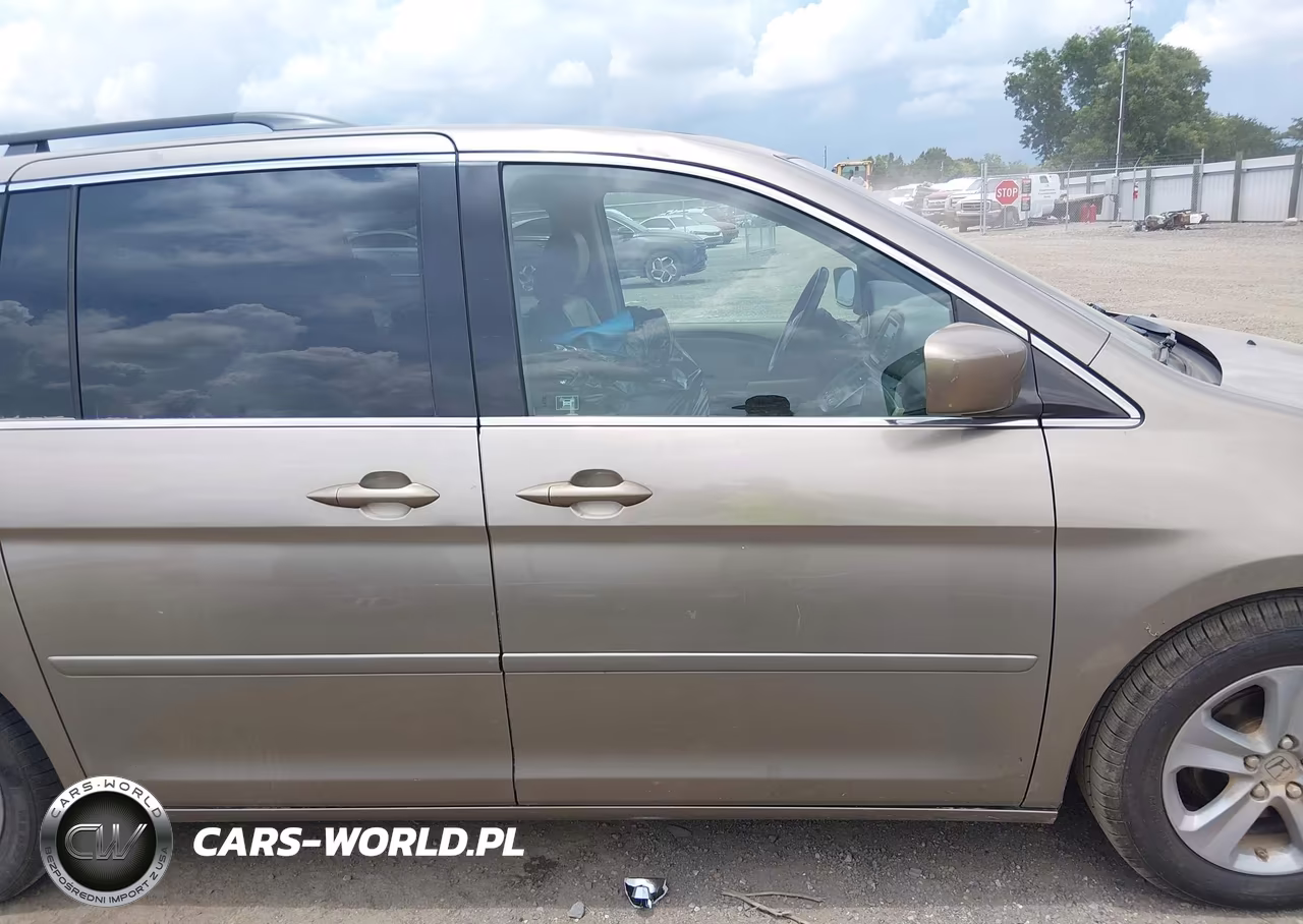 2010 Honda Odyssey Touring VIN:5FNRL3H96AB033820 - 14
