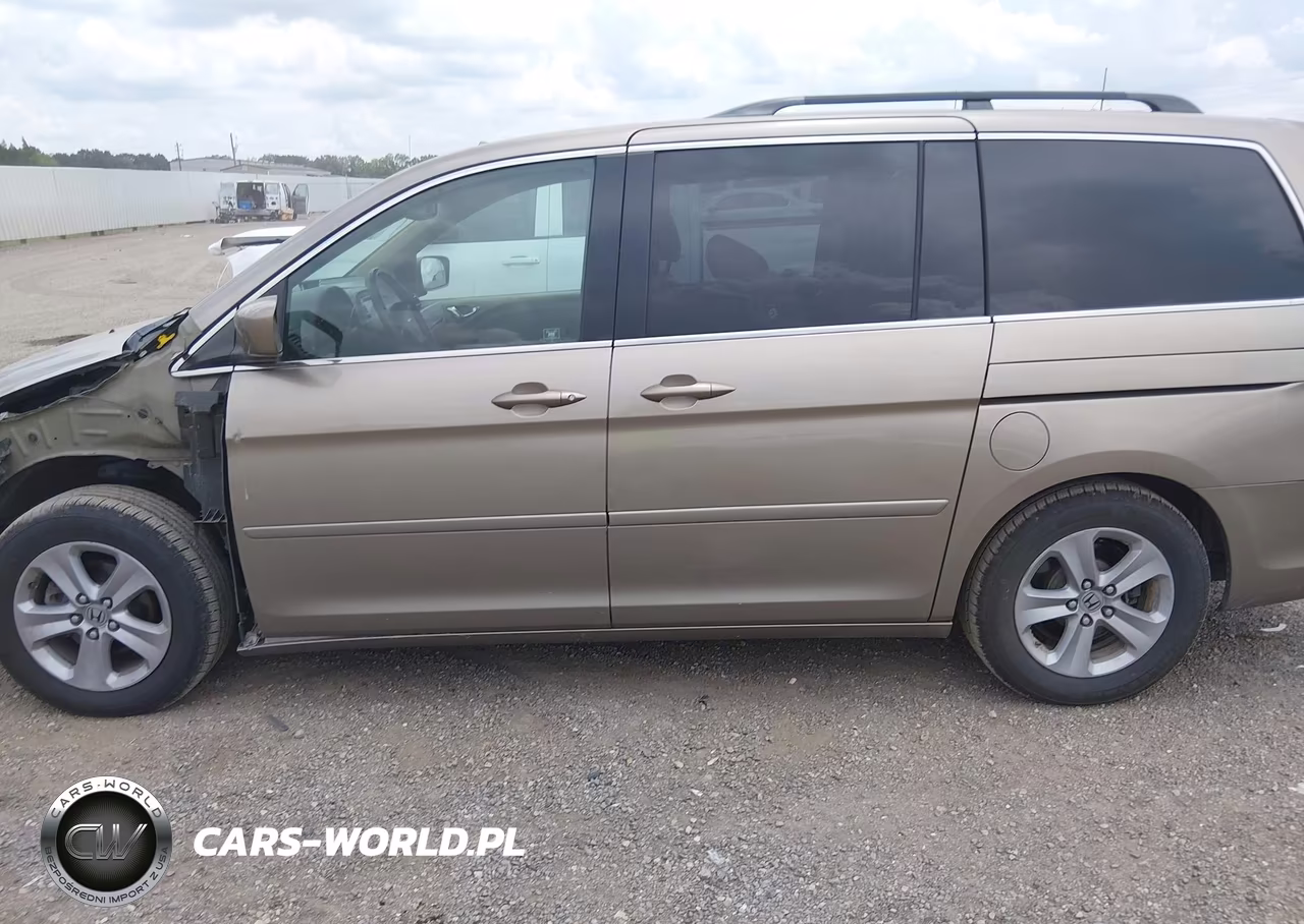 2010 Honda Odyssey Touring VIN:5FNRL3H96AB033820 - 15
