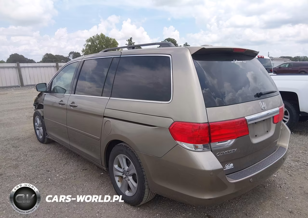 2010 Honda Odyssey Touring VIN:5FNRL3H96AB033820 - 3