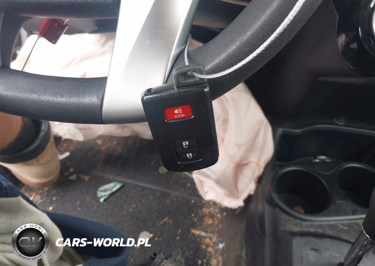2015 Toyota Prius C Three VIN:JTDKDTB39F1112207 - 11