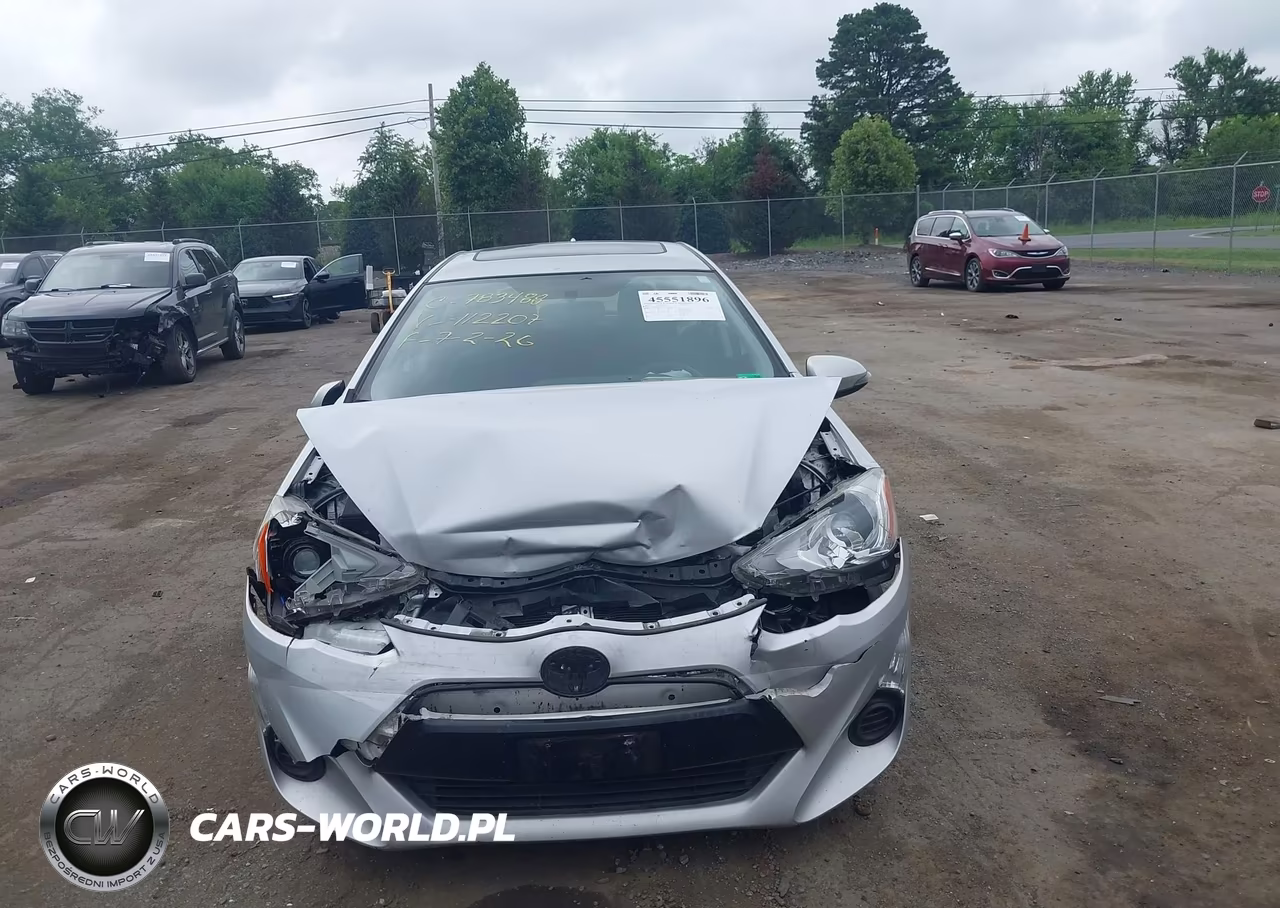 2015 Toyota Prius C Three VIN:JTDKDTB39F1112207 - 12