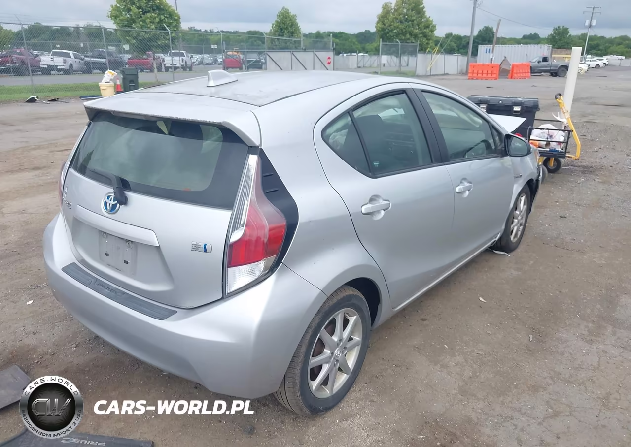 2015 Toyota Prius C Three VIN:JTDKDTB39F1112207 - 4