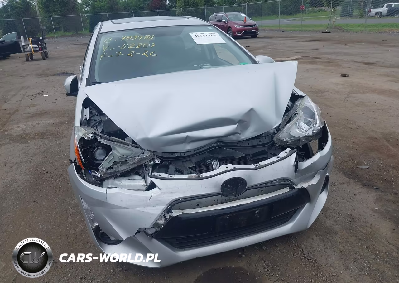 2015 Toyota Prius C Three VIN:JTDKDTB39F1112207 - 6