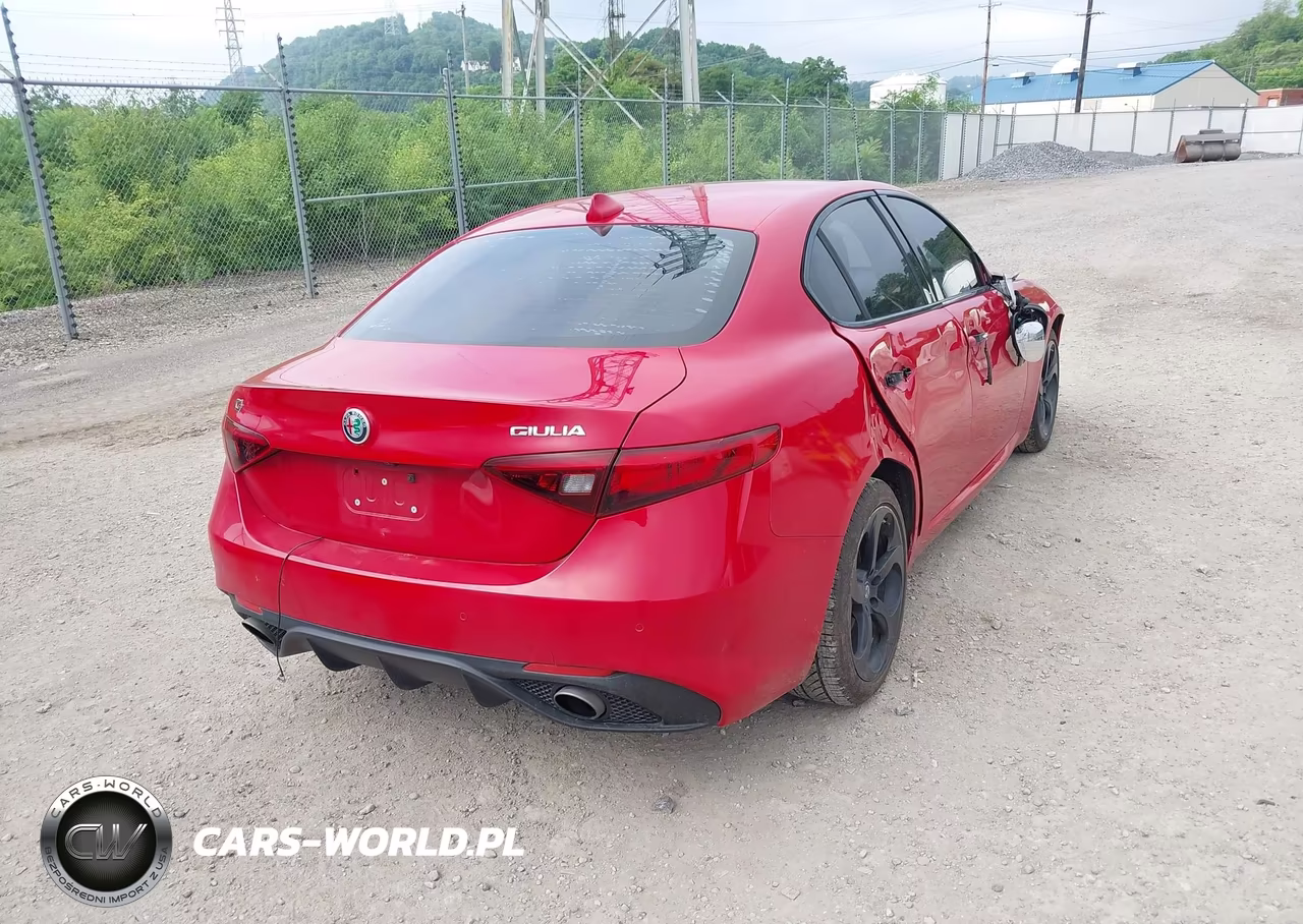 2017 Alfa Romeo Giulia Awd VIN:ZARFAEDNXH7540846 - 4
