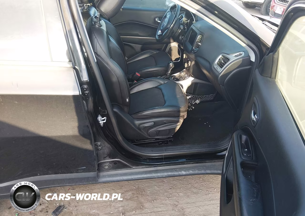2019 Jeep Compass Latitude 4X4 VIN:3C4NJDBB3KT595456 - 5