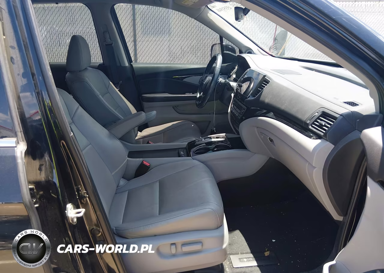 2019 Honda Pilot Touring VIN:5FNYF5H64KB042957 - 5