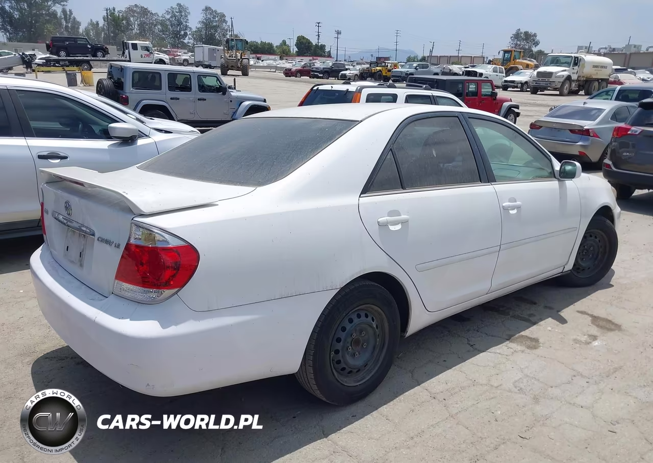 2005 Toyota Camry Le VIN:4T1BE32K25U025200 - 4