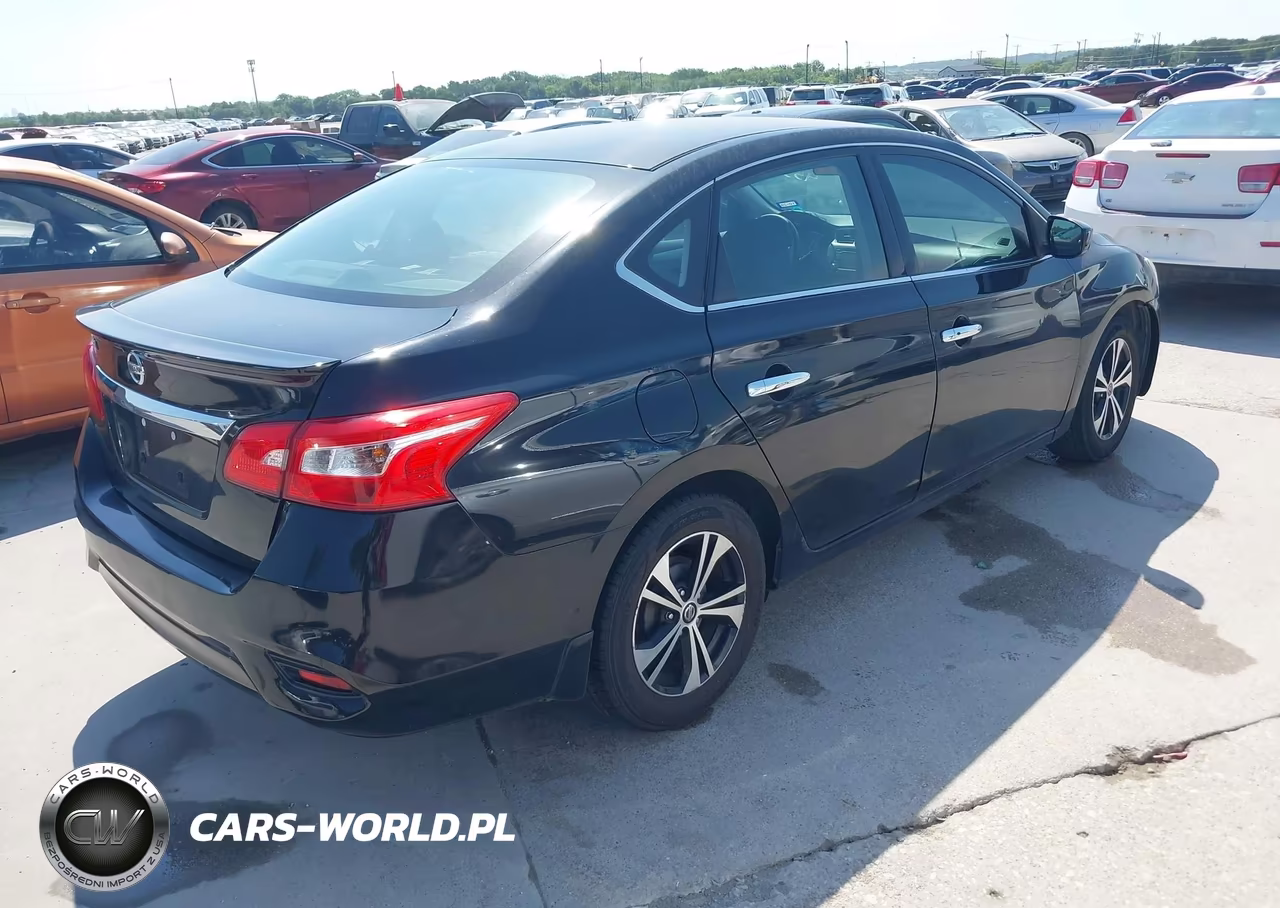 2018 Nissan Sentra S VIN:3N1AB7AP5JY316099 - 4