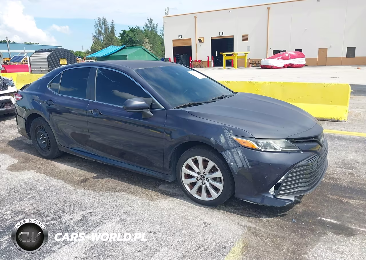 2018 Toyota Camry Le – zdjęcie 1 z 19