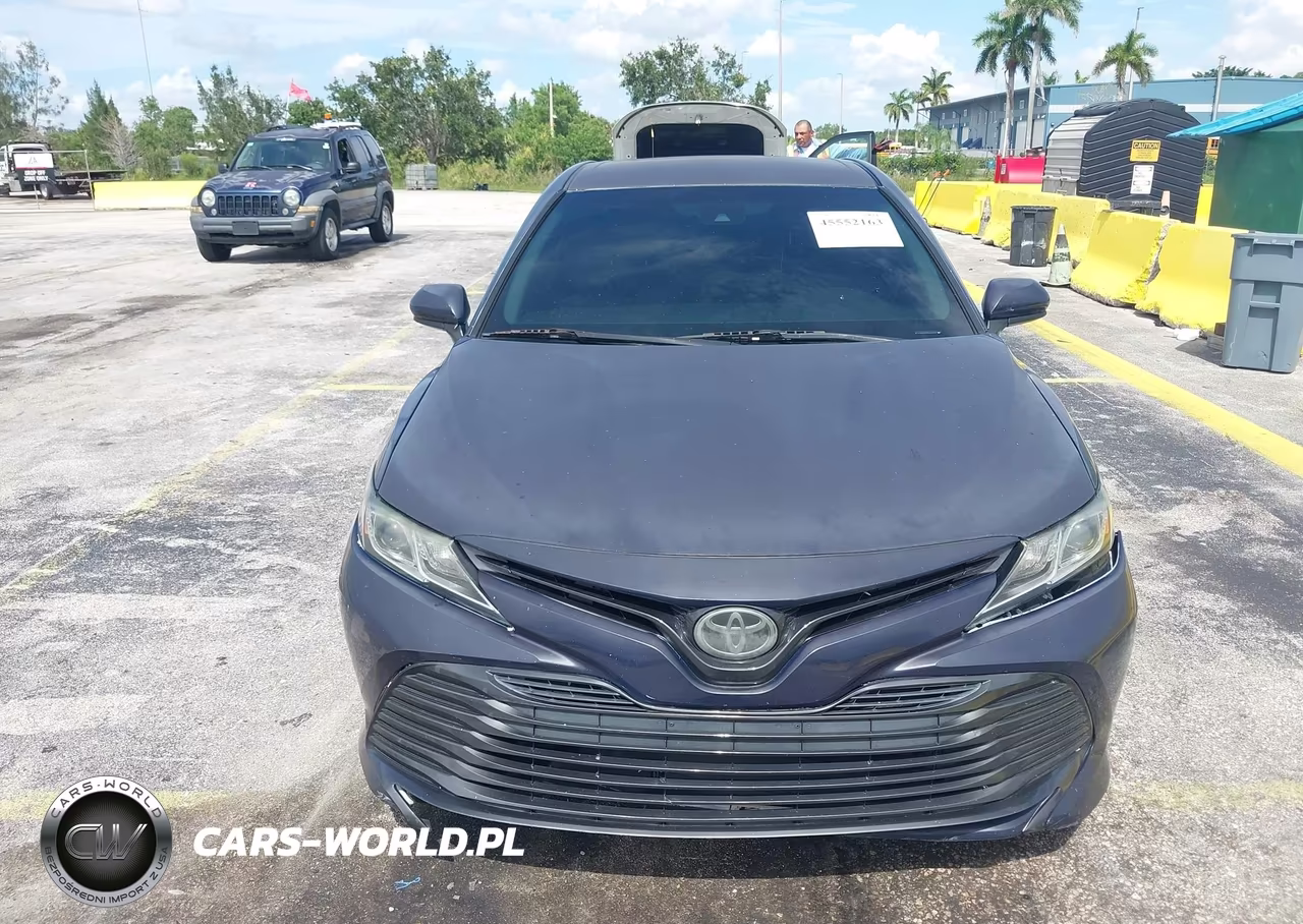 2018 Toyota Camry Le VIN:4T1B11HK4JU146019 - 12