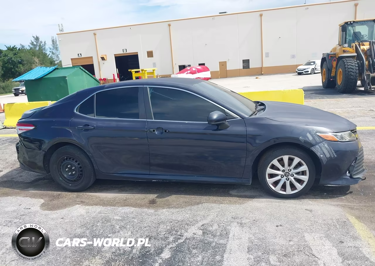 2018 Toyota Camry Le VIN:4T1B11HK4JU146019 - 13