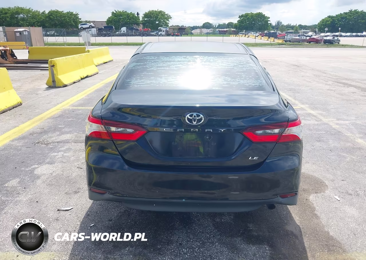 2018 Toyota Camry Le VIN:4T1B11HK4JU146019 - 16