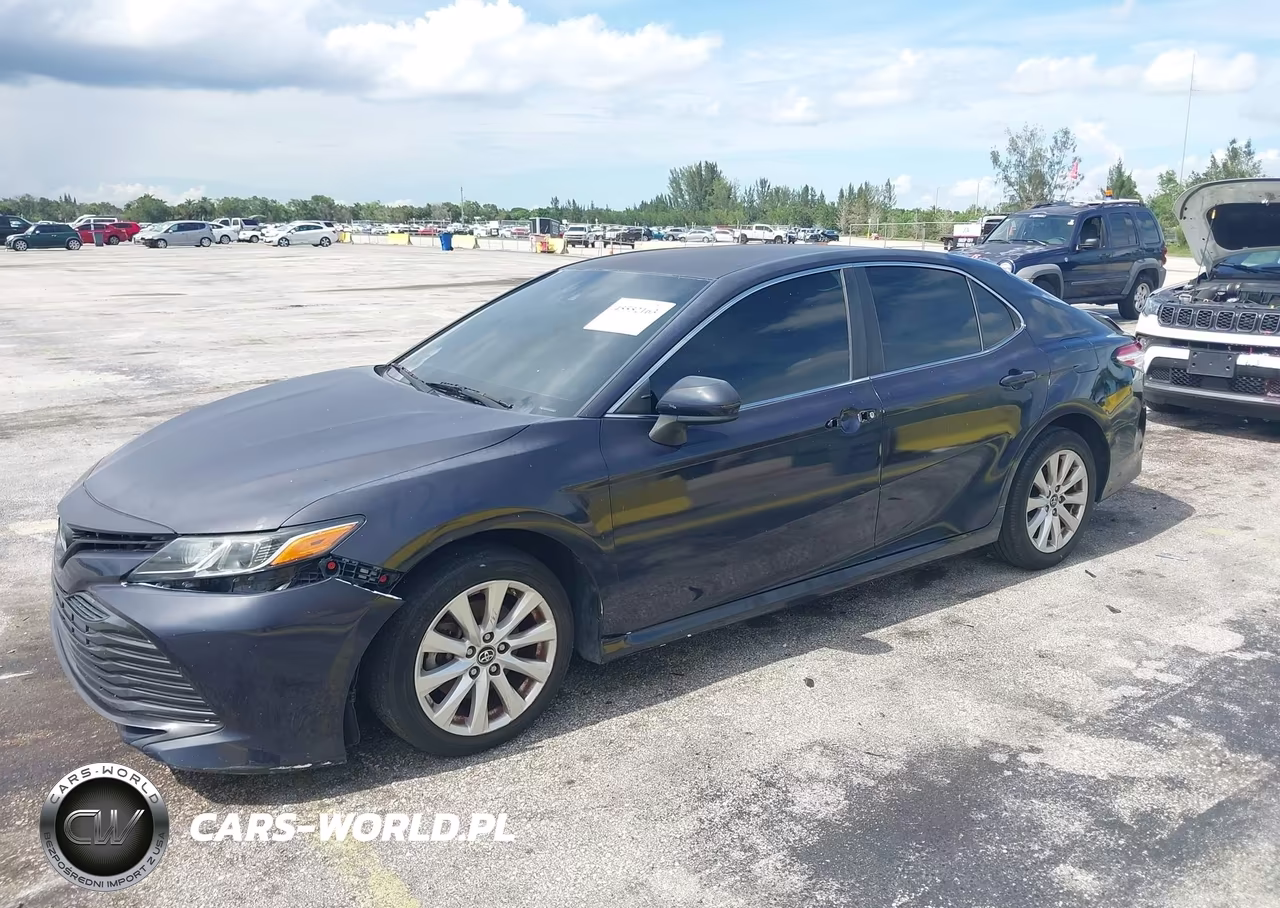 2018 Toyota Camry Le VIN:4T1B11HK4JU146019 - 2