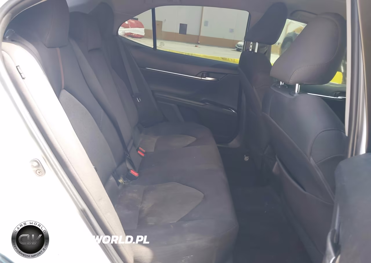 2018 Toyota Camry Le VIN:4T1B11HK4JU146019 - 8