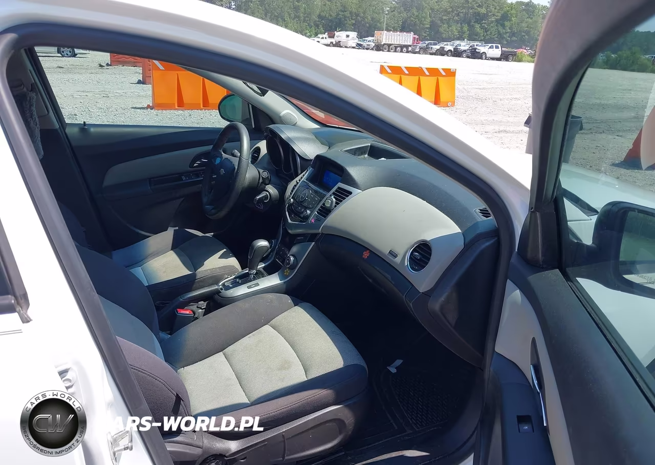2014 Chevrolet Cruze Ls Auto VIN:1G1PA5SH5E7313113 - 5