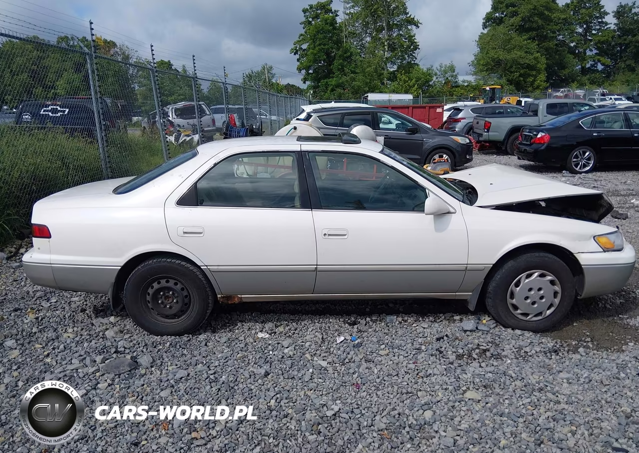 1999 Toyota Camry Le VIN:JT2BG28K9X0325996 - 13