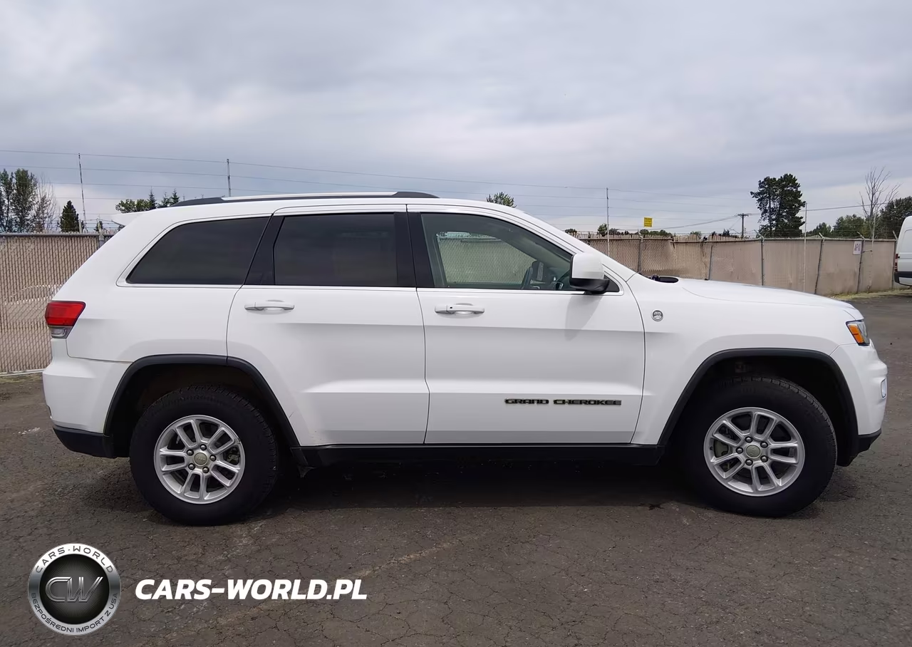 2019 Jeep Grand Cherokee Laredo E 4X4 VIN:1C4RJFAG7KC803862 - 13